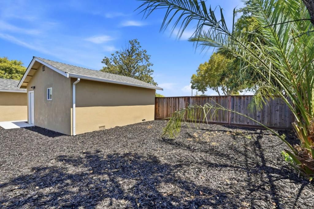 Image 27 of property listing at 1150 Kiely Boulevard, Santa Clara, CA 95051