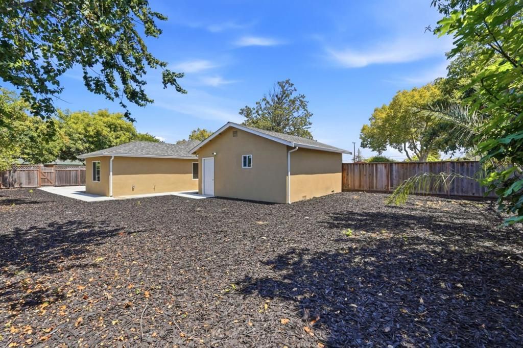 Image 28 of property listing at 1150 Kiely Boulevard, Santa Clara, CA 95051