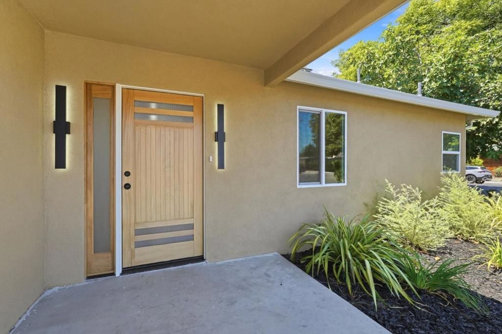 Image 4 of property listing at 1150 Kiely Boulevard, Santa Clara, CA 95051