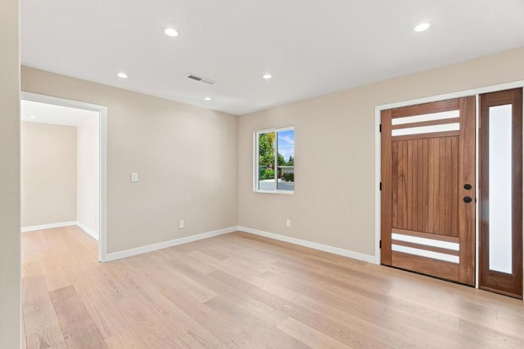 Image 5 of property listing at 1150 Kiely Boulevard, Santa Clara, CA 95051