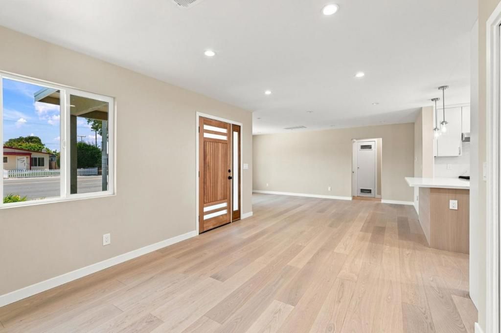 Image 6 of property listing at 1150 Kiely Boulevard, Santa Clara, CA 95051