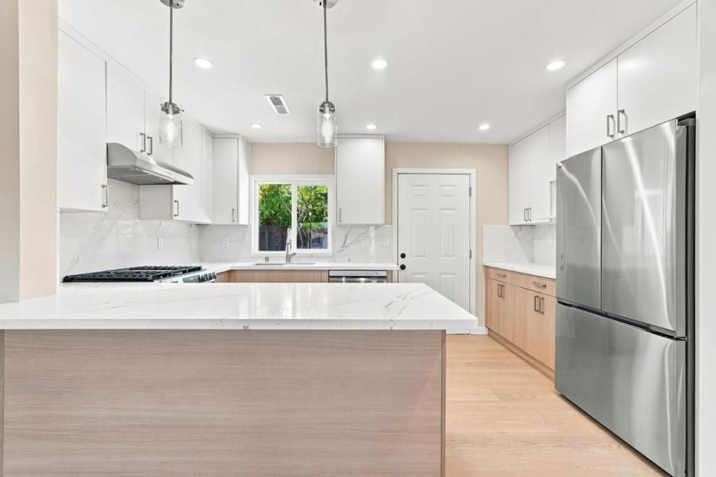 Image 7 of property listing at 1150 Kiely Boulevard, Santa Clara, CA 95051