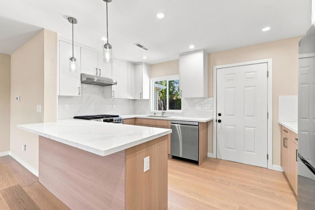 Image 8 of property listing at 1150 Kiely Boulevard, Santa Clara, CA 95051