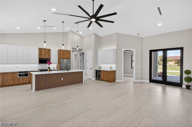 812 SW 14th AVE, Cape Coral, FL 33991