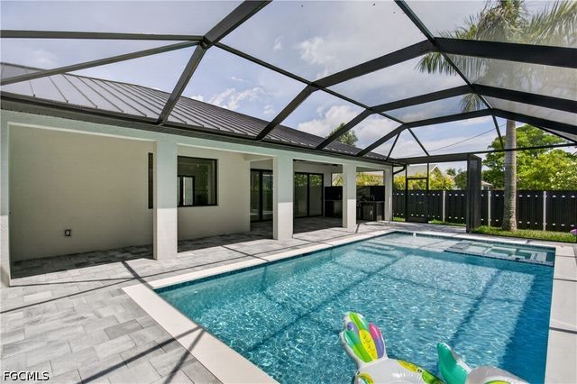 812 SW 14th AVE, Cape Coral, FL 33991