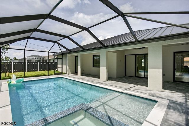 812 SW 14th AVE, Cape Coral, FL 33991