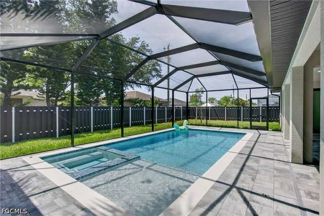 812 SW 14th AVE, Cape Coral, FL 33991