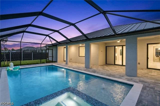 812 SW 14th AVE, Cape Coral, FL 33991