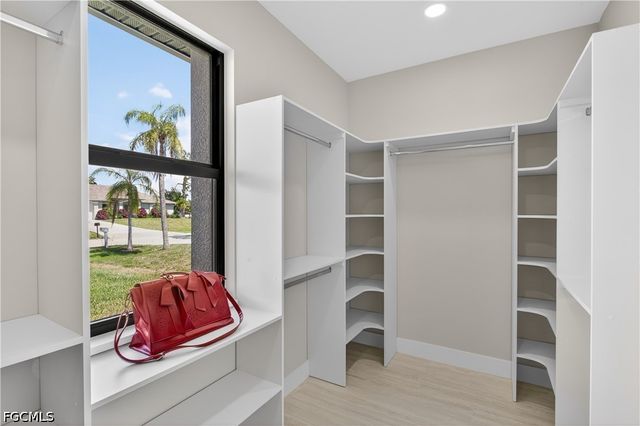 812 SW 14th AVE, Cape Coral, FL 33991