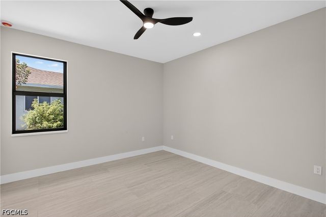 812 SW 14th AVE, Cape Coral, FL 33991