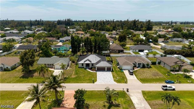 812 SW 14th AVE, Cape Coral, FL 33991