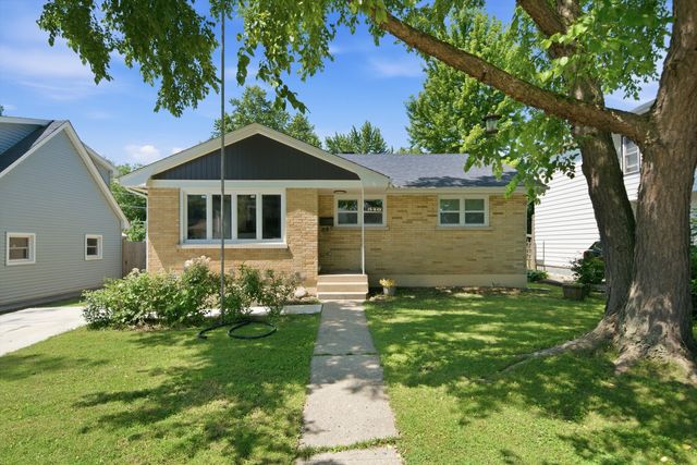 340 Dalton Avenue, Mundelein, IL 60060