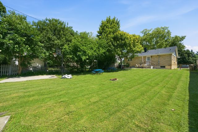 340 Dalton Avenue, Mundelein, IL 60060