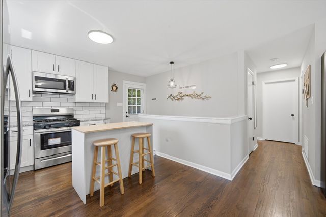 340 Dalton Avenue, Mundelein, IL 60060