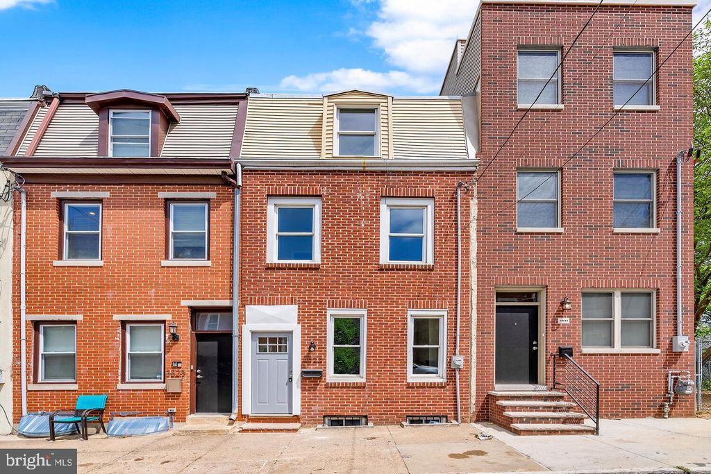 3823 MOUNT VERNON ST, Philadelphia, PA 19104