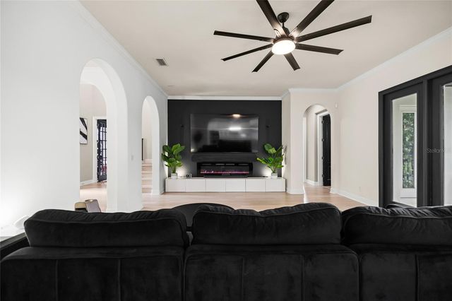 523 W BLUE WATER EDGE DRIVE, Eustis, FL 32736