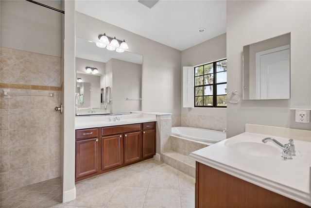 523 W BLUE WATER EDGE DRIVE, Eustis, FL 32736