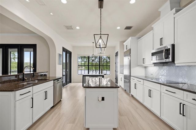 523 W BLUE WATER EDGE DRIVE, Eustis, FL 32736