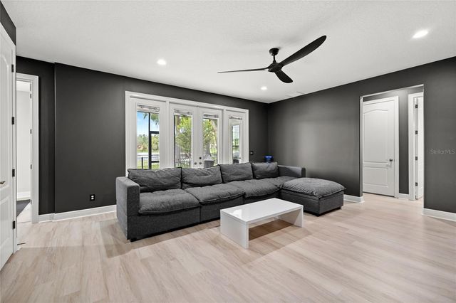 523 W BLUE WATER EDGE DRIVE, Eustis, FL 32736
