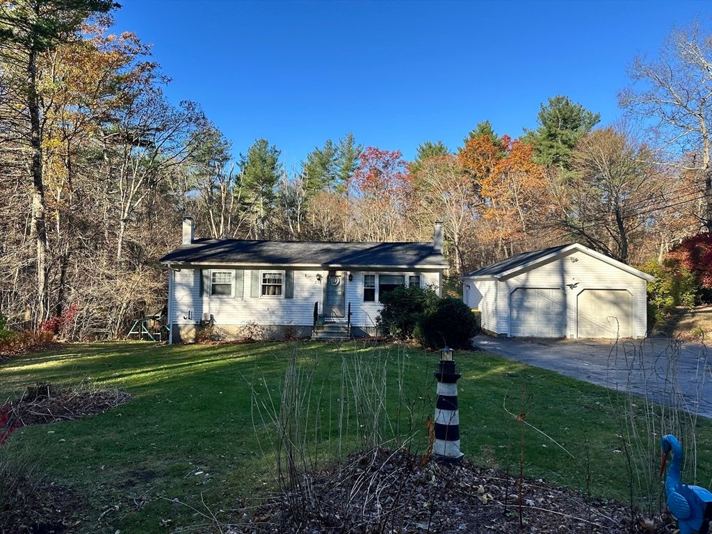 230 Quaker St, Northbridge, MA 01534