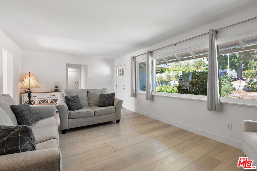 Image 2 of property listing at 10124 Jimenez Street, Lakeview Terrace, CA 91342