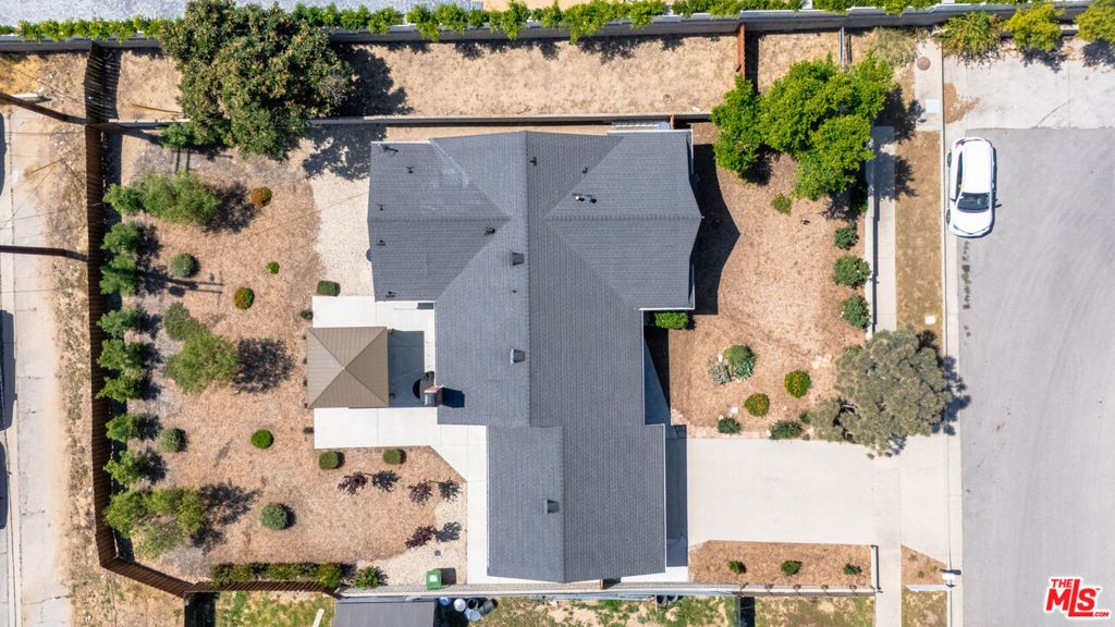 Image 20 of property listing at 10124 Jimenez Street, Lakeview Terrace, CA 91342