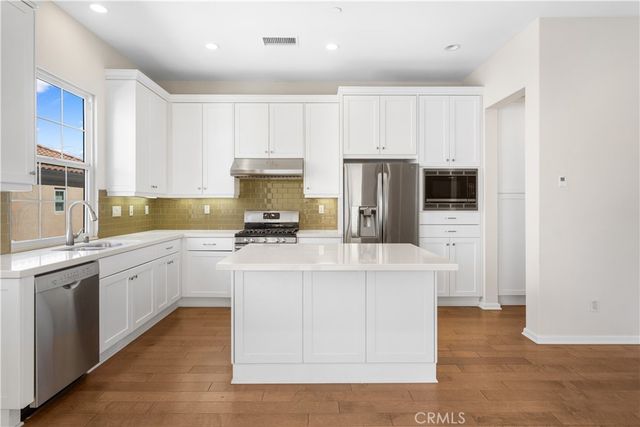 80 Strawberry, Irvine, CA 92620