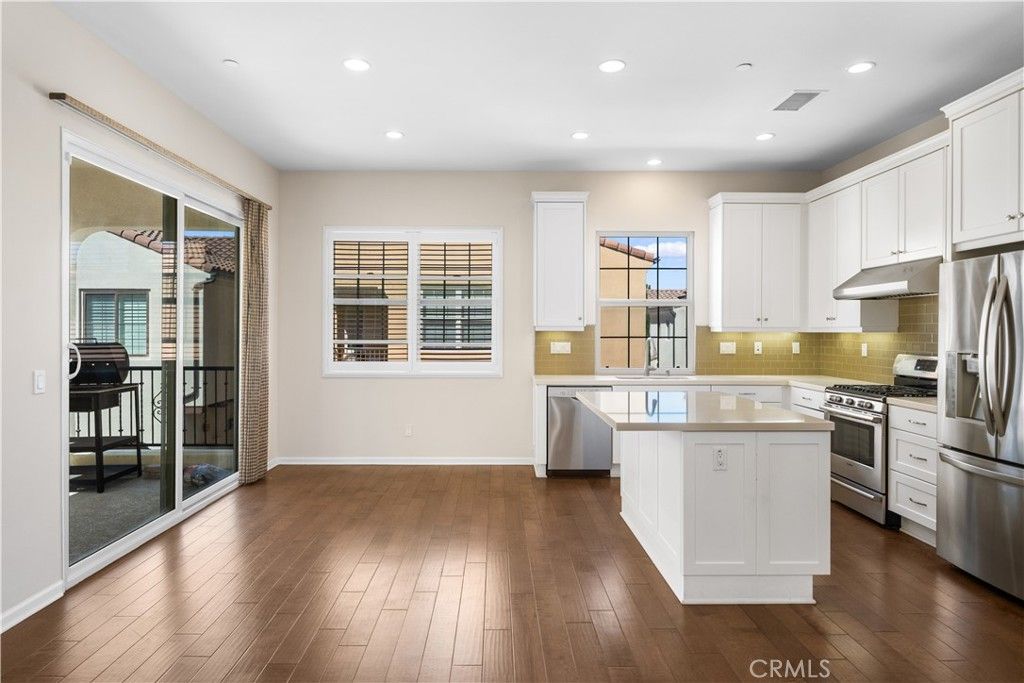 80 Strawberry, Irvine, CA 92620 — photo 5