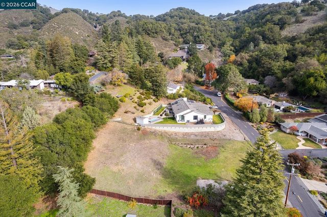 1183 Glen Rd, Lafayette, CA 94549
