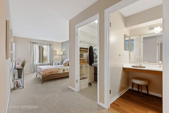 1537 Westminster Drive 204, Naperville, IL 60563