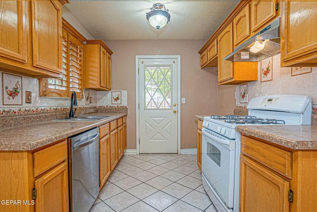 11621 Maquitico Court, El Paso, TX 79936