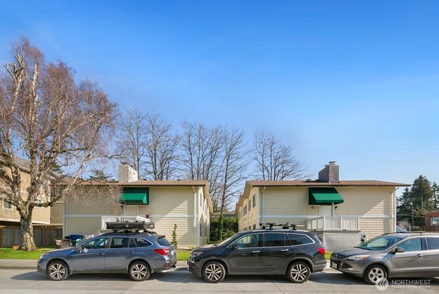 9200 Densmore Avenue N, Seattle, WA 98103