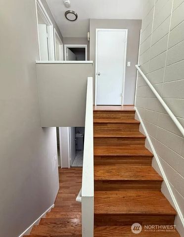 9200 Densmore Avenue N, Seattle, WA 98103