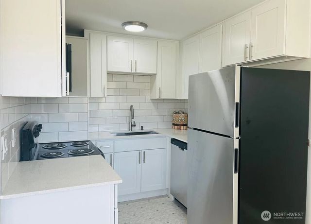 9200 Densmore Avenue N, Seattle, WA 98103