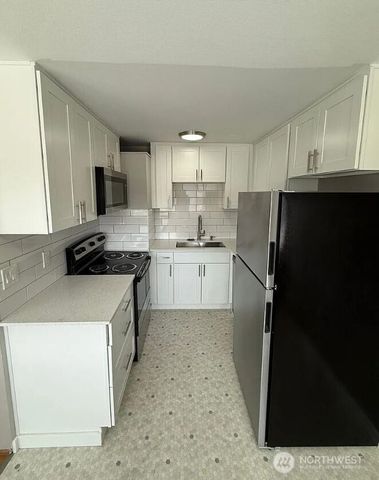 9200 Densmore Avenue N, Seattle, WA 98103