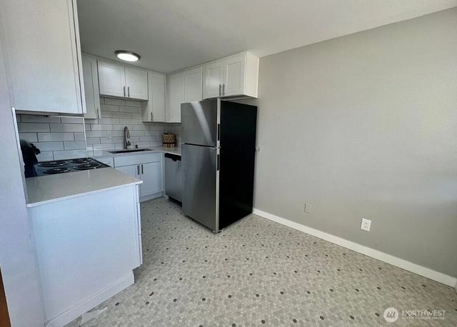 9200 Densmore Avenue N, Seattle, WA 98103