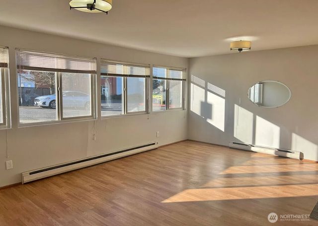 9200 Densmore Avenue N, Seattle, WA 98103