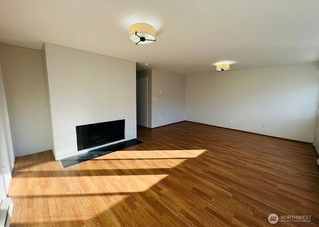 9200 Densmore Avenue N, Seattle, WA 98103