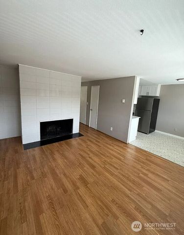 9200 Densmore Avenue N, Seattle, WA 98103