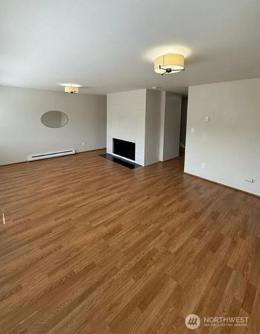 9200 Densmore Avenue N, Seattle, WA 98103