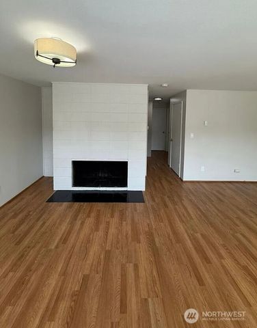 9200 Densmore Avenue N, Seattle, WA 98103