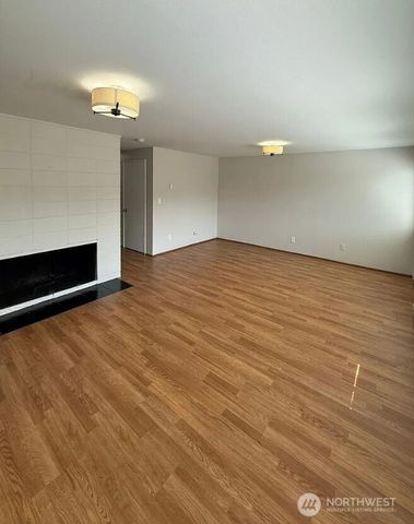 9200 Densmore Avenue N, Seattle, WA 98103