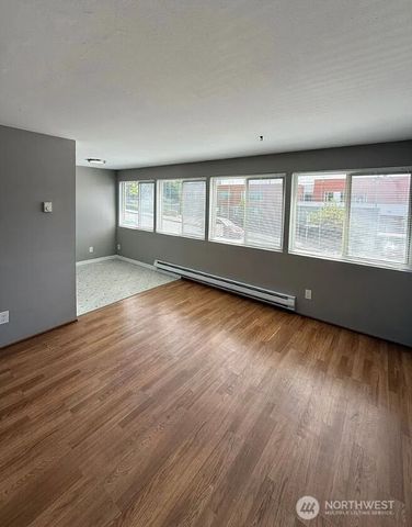 9200 Densmore Avenue N, Seattle, WA 98103