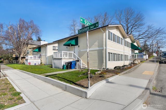 9200 Densmore Avenue N, Seattle, WA 98103