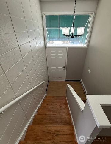 9200 Densmore Avenue N, Seattle, WA 98103