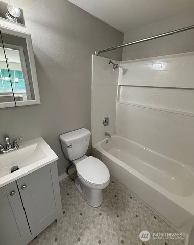 9200 Densmore Avenue N, Seattle, WA 98103