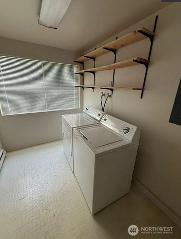 9200 Densmore Avenue N, Seattle, WA 98103