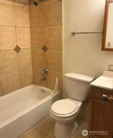 9200 Densmore Avenue N, Seattle, WA 98103