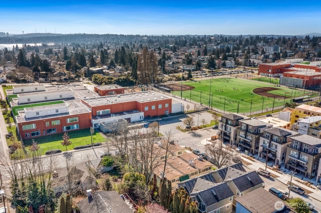 9200 Densmore Avenue N, Seattle, WA 98103