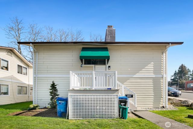 9200 Densmore Avenue N, Seattle, WA 98103